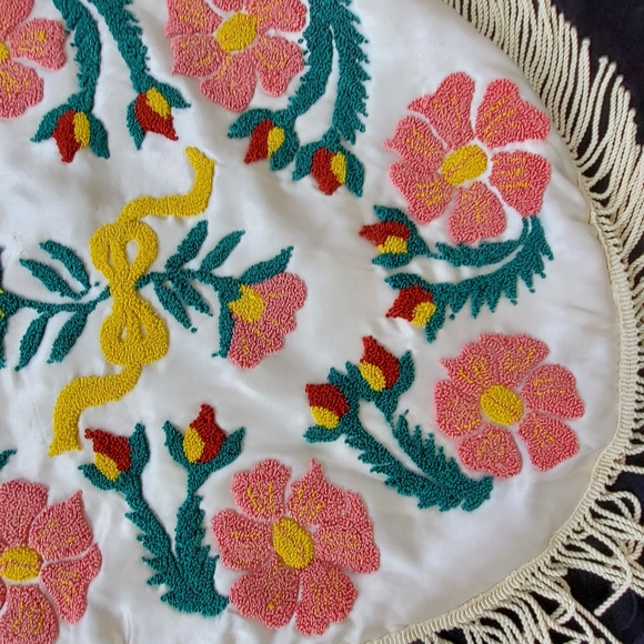 Punch Needle Embroidered Pillowcase Floral 21"x16" Cottagecore Satiny Fringe - Picture 4 of 9